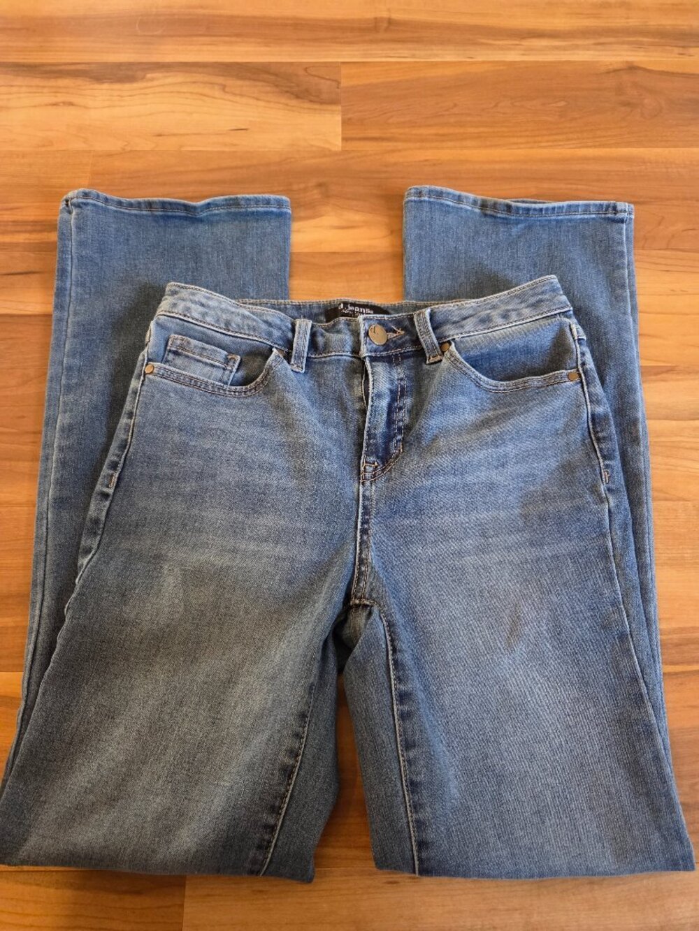 d. Jeans Flare Leg Jeans Size 4
